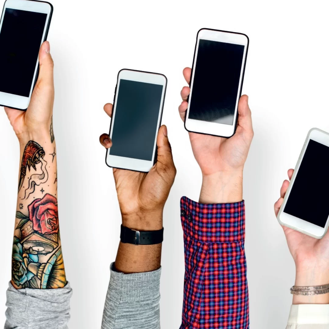 Cep Telefonu Sigortası ile ekran kırılmasına karşı korunan akıllı telefon (phone)